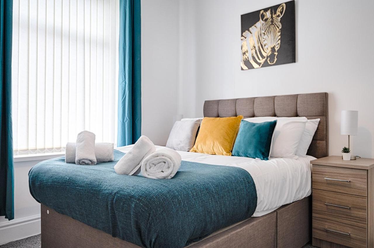 Chesshyre Accommodation - Tv In Every Bedroom! Swansea Eksteriør billede