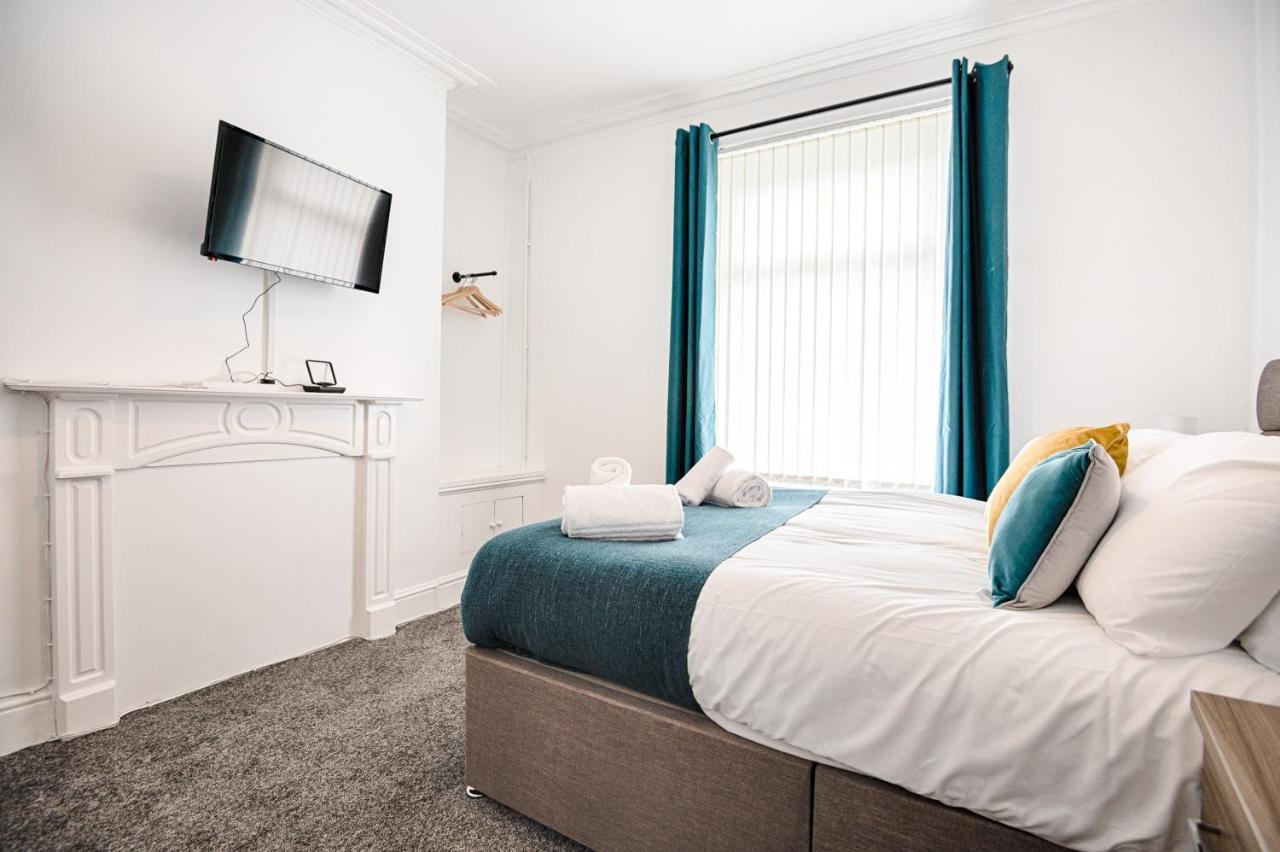 Chesshyre Accommodation - Tv In Every Bedroom! Swansea Eksteriør billede